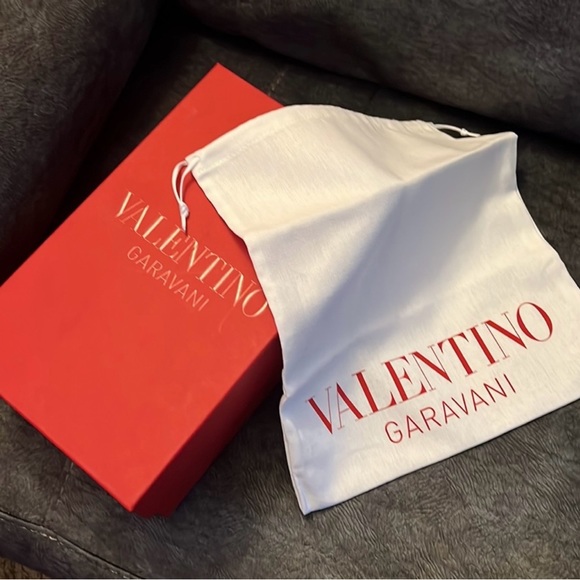 Valentino Garavani White / Gold Rock Stud Slide Sandals with Box & Dust Bag - Picture 9 of 13